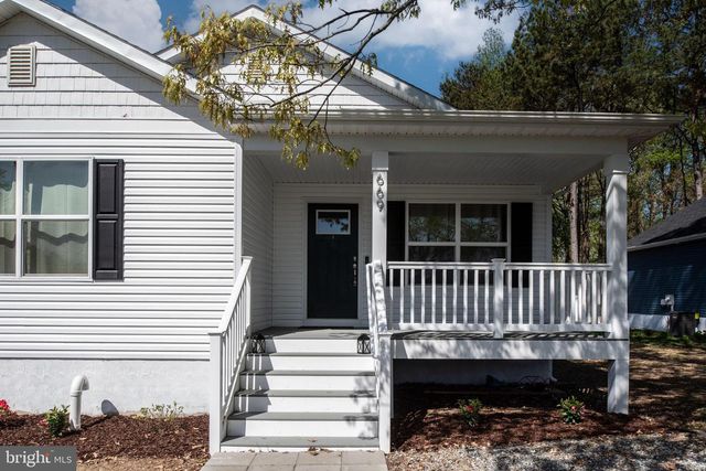 669 LAKEVIEW DR, Colonial Beach, VA 22443