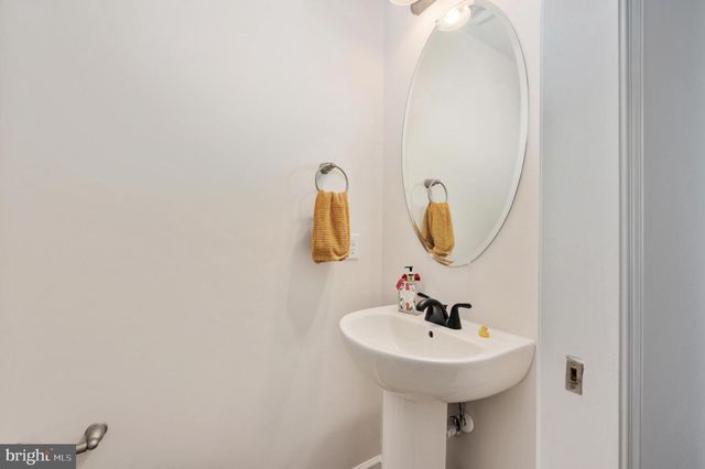 669 LAKEVIEW DR, Colonial Beach, VA 22443