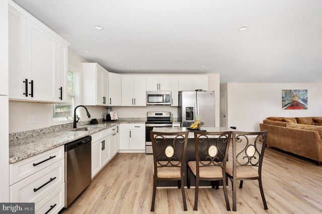 669 LAKEVIEW DR, Colonial Beach, VA 22443