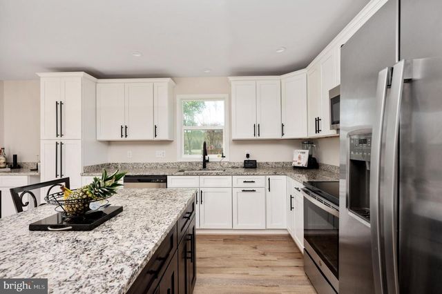 669 LAKEVIEW DR, Colonial Beach, VA 22443