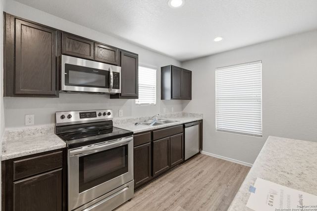 9425 Apple Ridge Ln, San Antonio, TX 78239