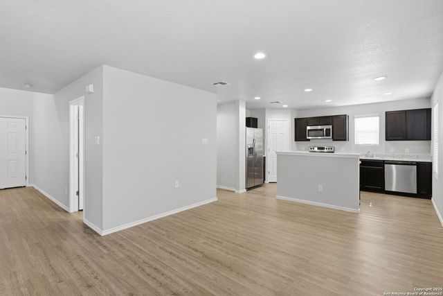 9425 Apple Ridge Ln, San Antonio, TX 78239