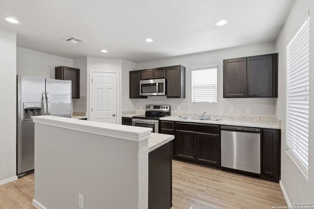 9425 Apple Ridge Ln, San Antonio, TX 78239