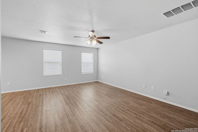 9425 Apple Ridge Ln, San Antonio, TX 78239