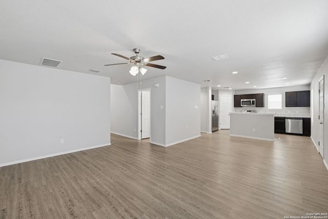 9425 Apple Ridge Ln, San Antonio, TX 78239