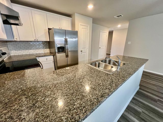 1906 Fieldfare ST, New Braunfels, TX 78130