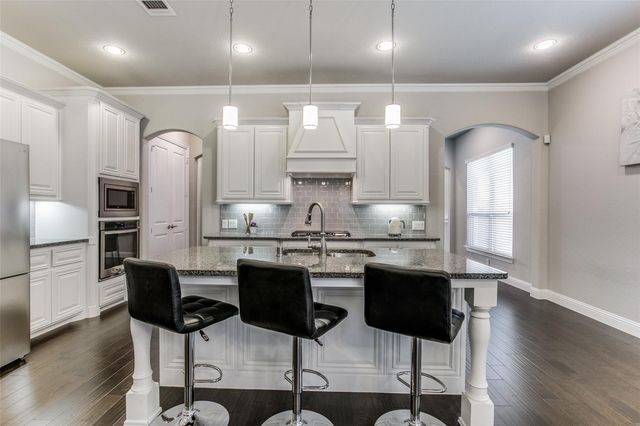 3901 Bentley Drive, Bedford, TX 76021