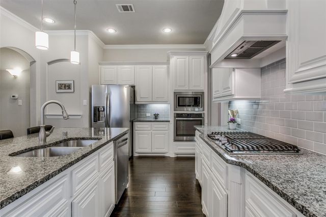 3901 Bentley Drive, Bedford, TX 76021