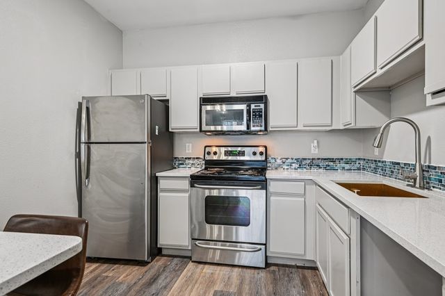 700 Timber Oaks Lane, Grand Prairie, TX 75051