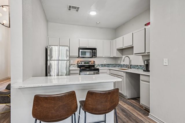 700 Timber Oaks Lane, Grand Prairie, TX 75051