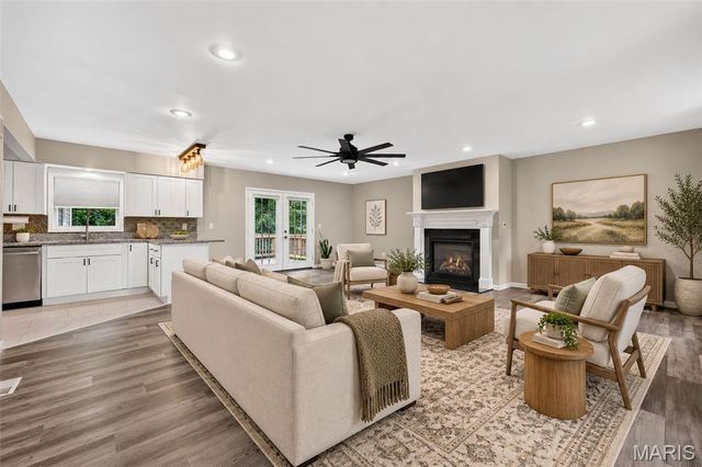 11 Highland Drive, St Charles, MO 63303
