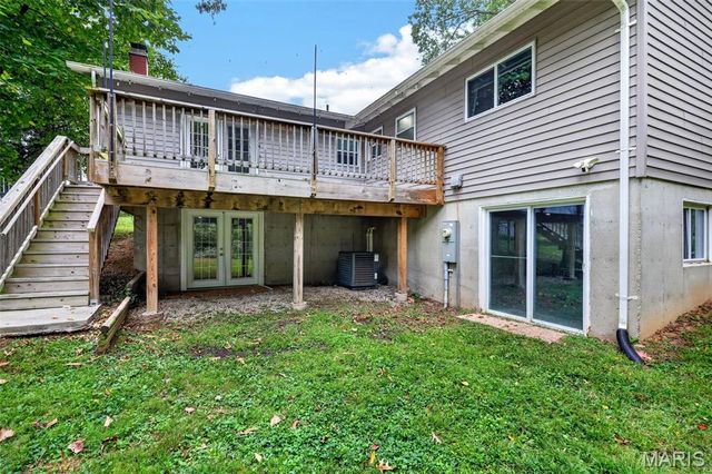 11 Highland Drive, St Charles, MO 63303