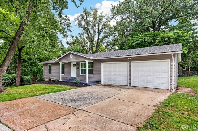 11 Highland Drive, St Charles, MO 63303