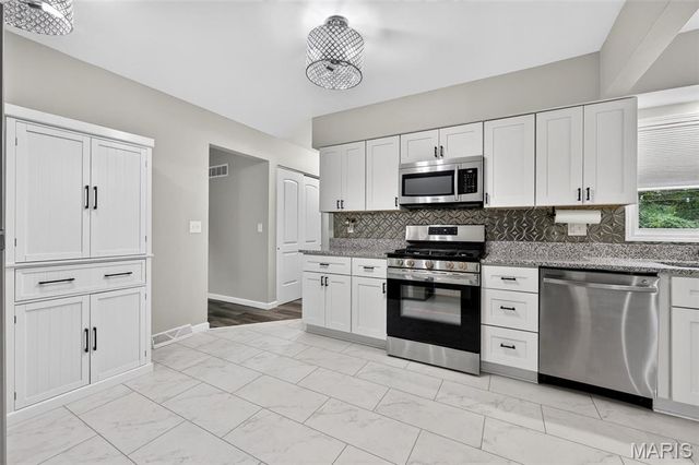 11 Highland Drive, St Charles, MO 63303