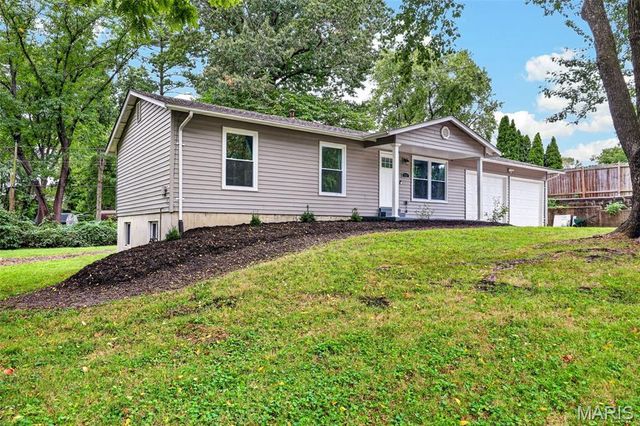 11 Highland Drive, St Charles, MO 63303