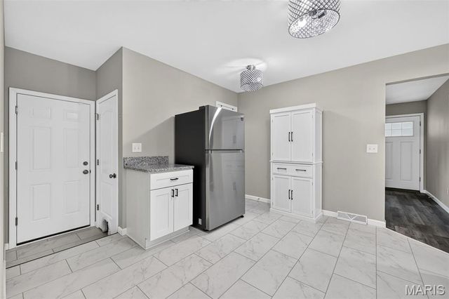 11 Highland Drive, St Charles, MO 63303