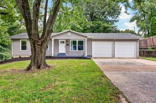11 Highland Drive, St Charles, MO 63303