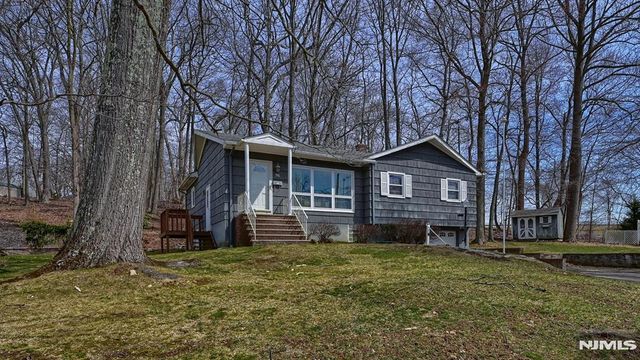 96 E Lions Head, Wayne, NJ 07470