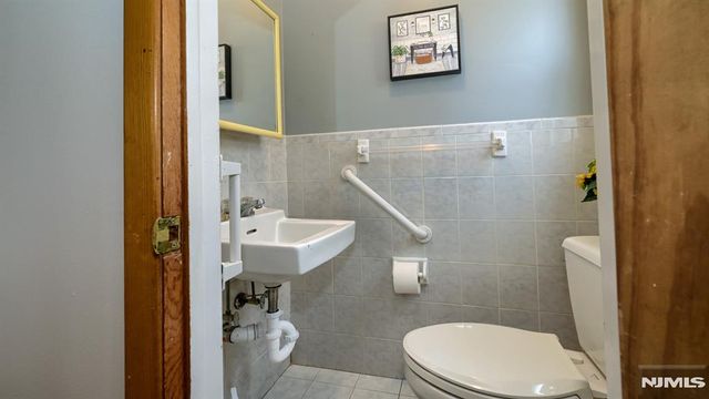 96 E Lions Head, Wayne, NJ 07470