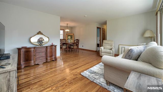 96 E Lions Head, Wayne, NJ 07470