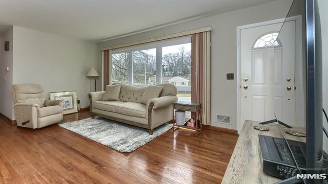 96 E Lions Head, Wayne, NJ 07470