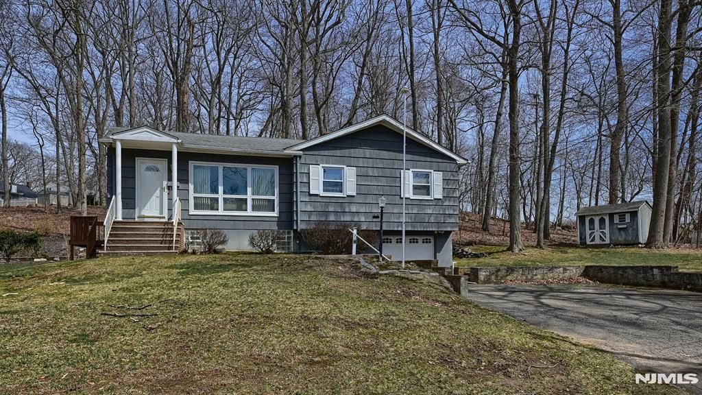 96 E Lions Head, Wayne, NJ 07470