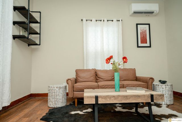 2945 R Street, Lincoln, NE 68503