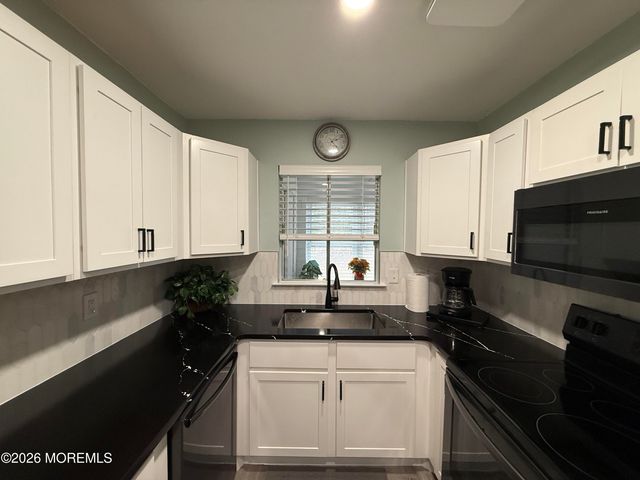 6 Columbus Boulevard C, Whiting, NJ 08759