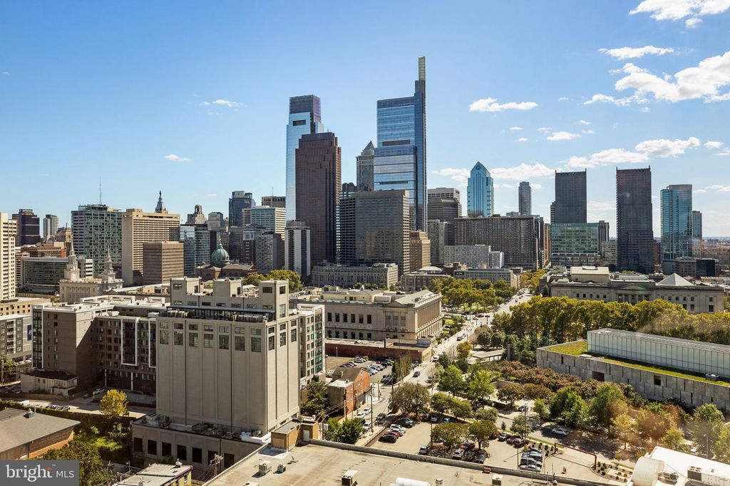 2001 HAMILTON ST #2004, PHILADELPHIA, PA 19130 — exterior