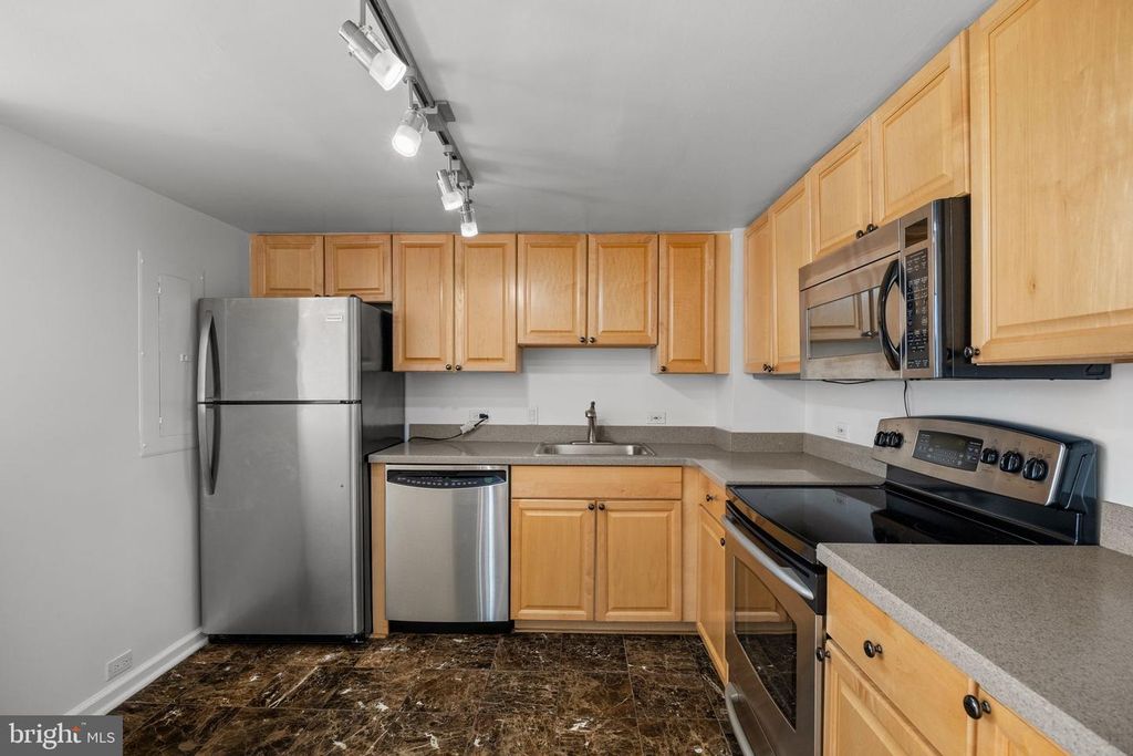 2001 HAMILTON ST #2004, PHILADELPHIA, PA 19130 — photo 4