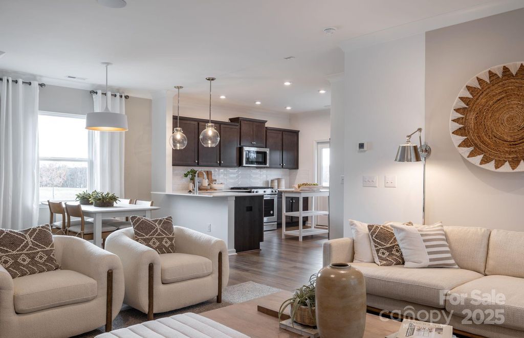 11525 Glasden Road 524, Charlotte, NC 28278