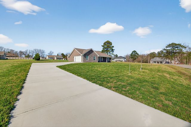 453 Hinch Mountain View Rd, Crossville, TN 38555