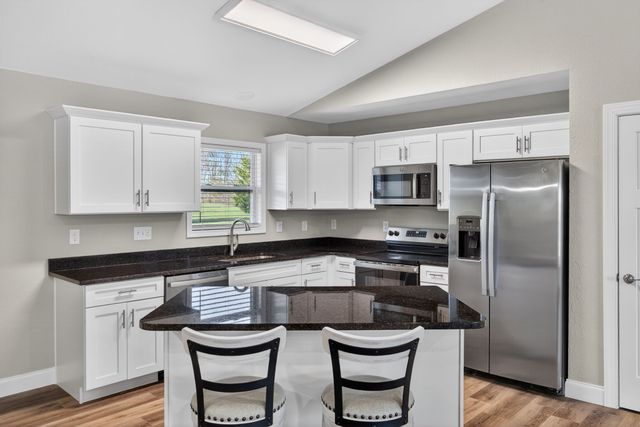 453 Hinch Mountain View Rd, Crossville, TN 38555