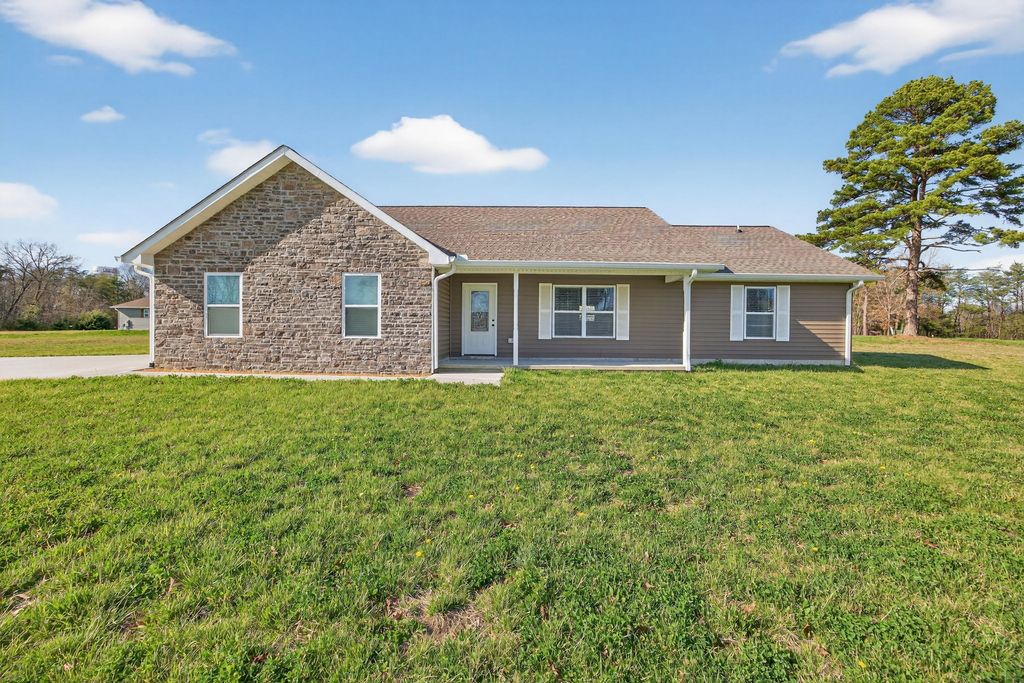 453 Hinch Mountain View Rd, Crossville, TN 38555