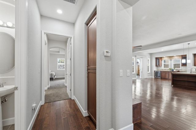 2558 Edgebrook Ln, Manteca, CA 95336