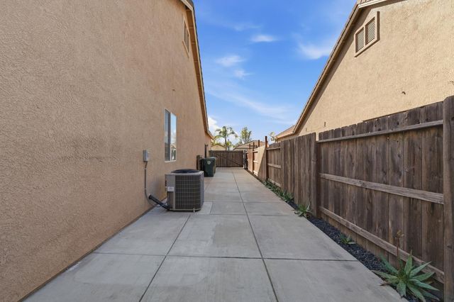 2558 Edgebrook Ln, Manteca, CA 95336