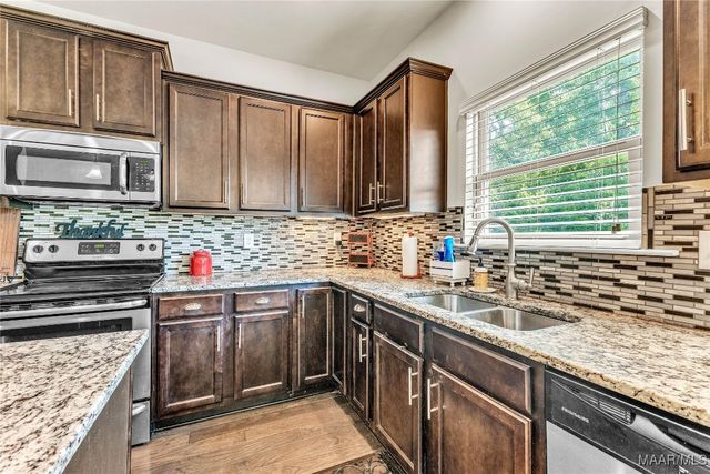 18 Abercorn Drive, Deatsville, AL 36022