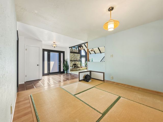 3649 Mimbres Lane, Santa Fe, NM 87507