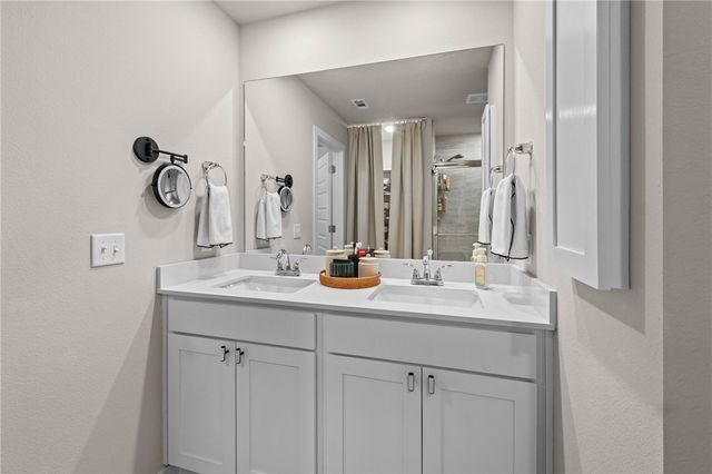 2219 S 9th Street, Rogers, AR 72758