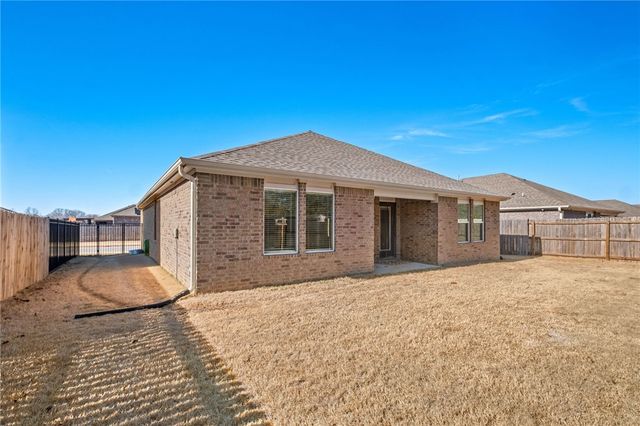 2219 S 9th Street, Rogers, AR 72758