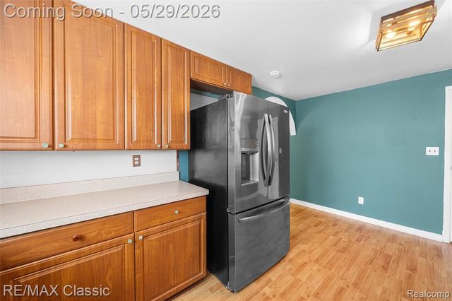 15586 Oakbrook Street, Romulus, MI 48174