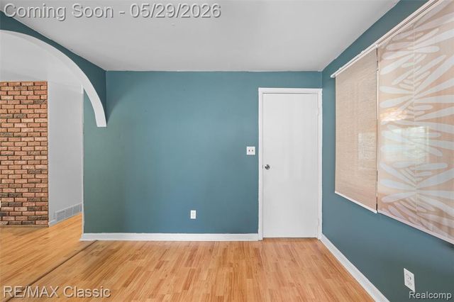 15586 Oakbrook Street, Romulus, MI 48174