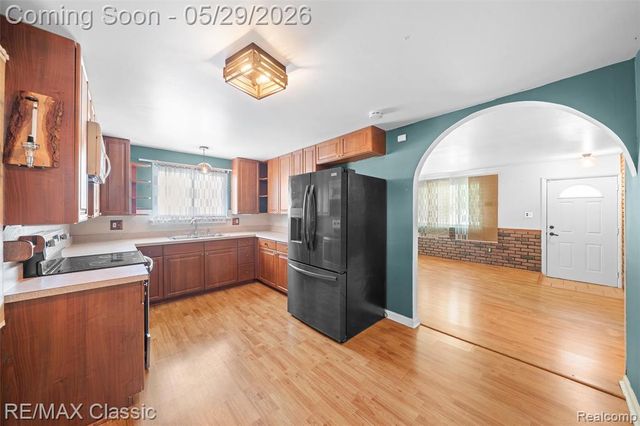 15586 Oakbrook Street, Romulus, MI 48174