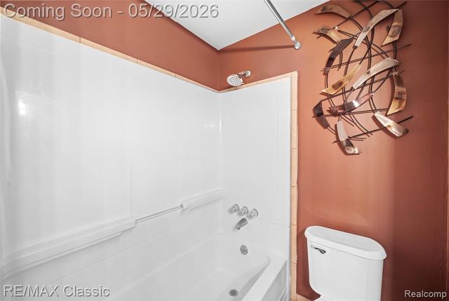 15586 Oakbrook Street, Romulus, MI 48174