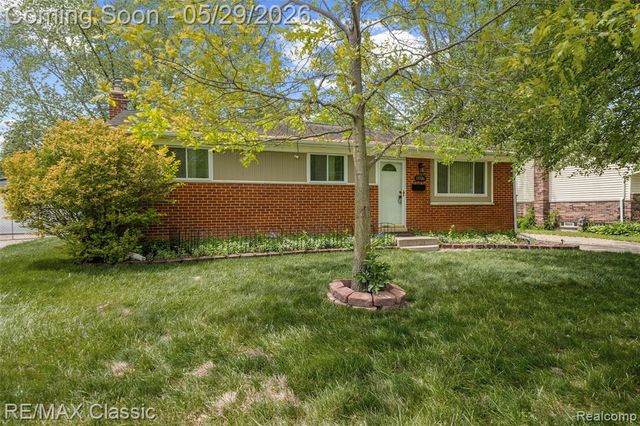 15586 Oakbrook Street, Romulus, MI 48174