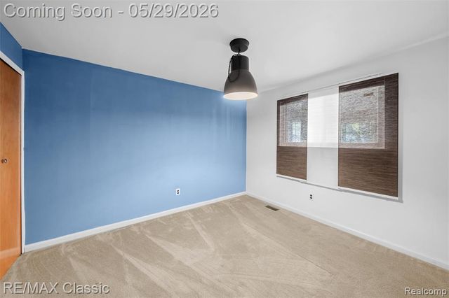 15586 Oakbrook Street, Romulus, MI 48174