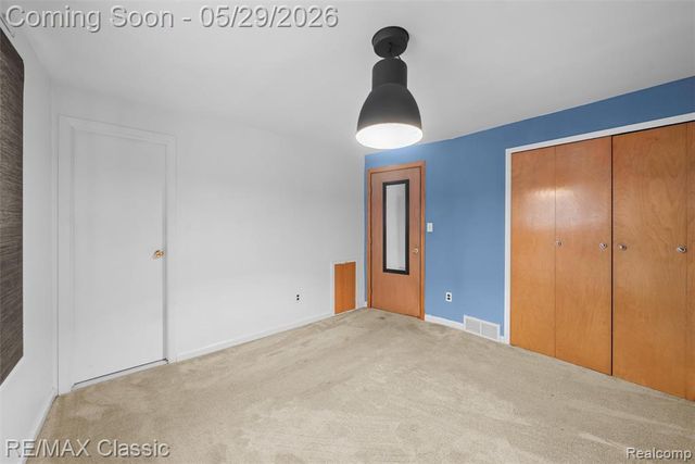 15586 Oakbrook Street, Romulus, MI 48174