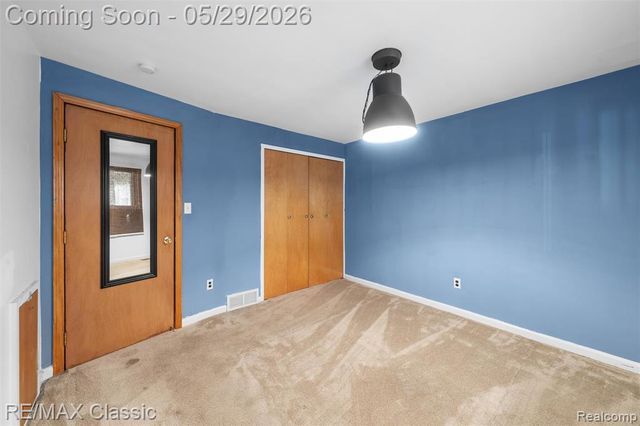 15586 Oakbrook Street, Romulus, MI 48174