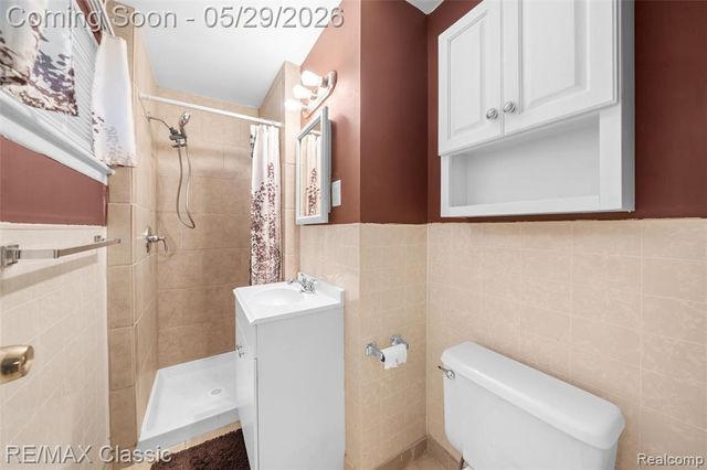 15586 Oakbrook Street, Romulus, MI 48174