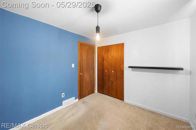 15586 Oakbrook Street, Romulus, MI 48174